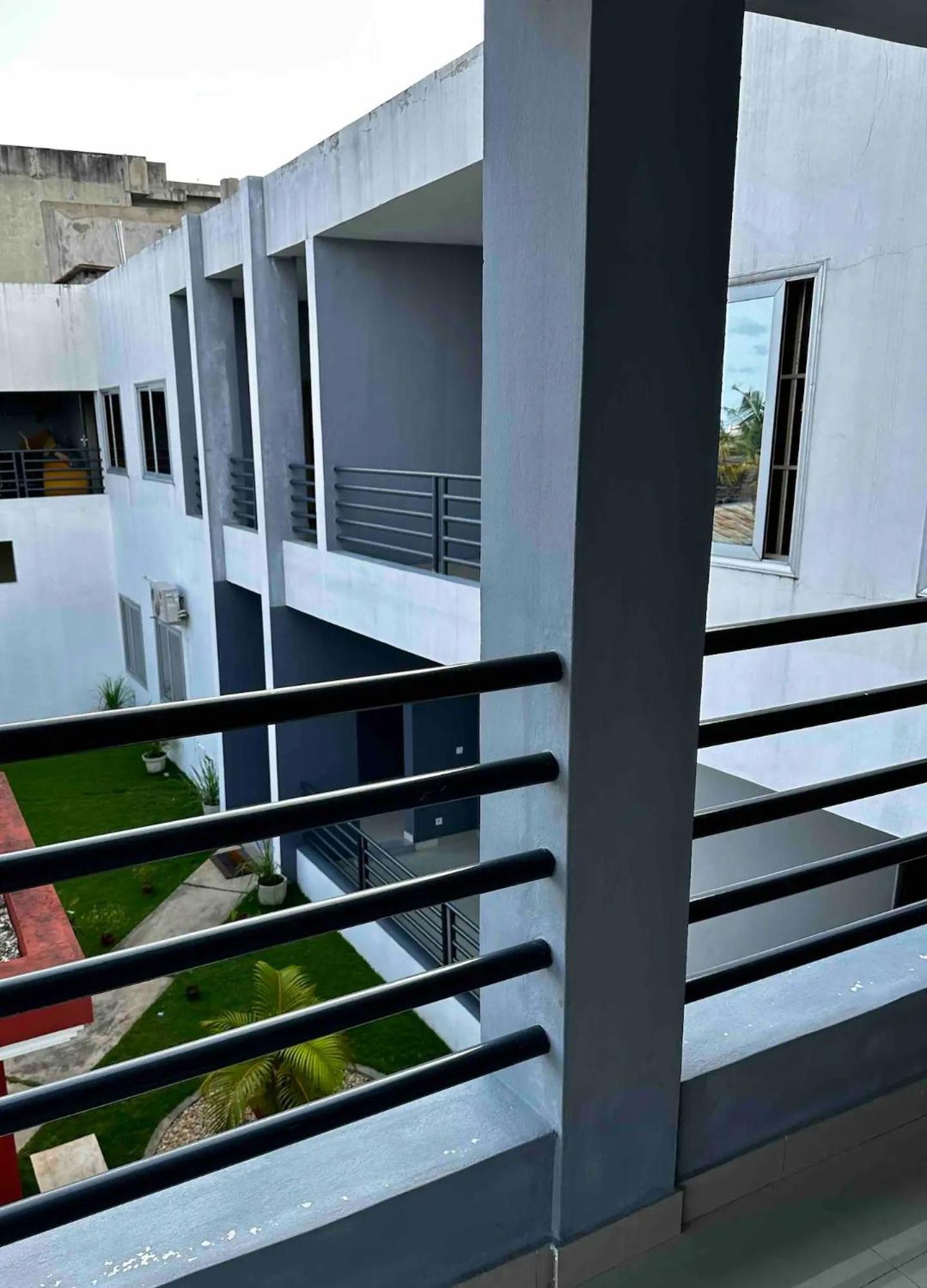 Spacious Private Room With Balcony (Private Shower Downstairs)