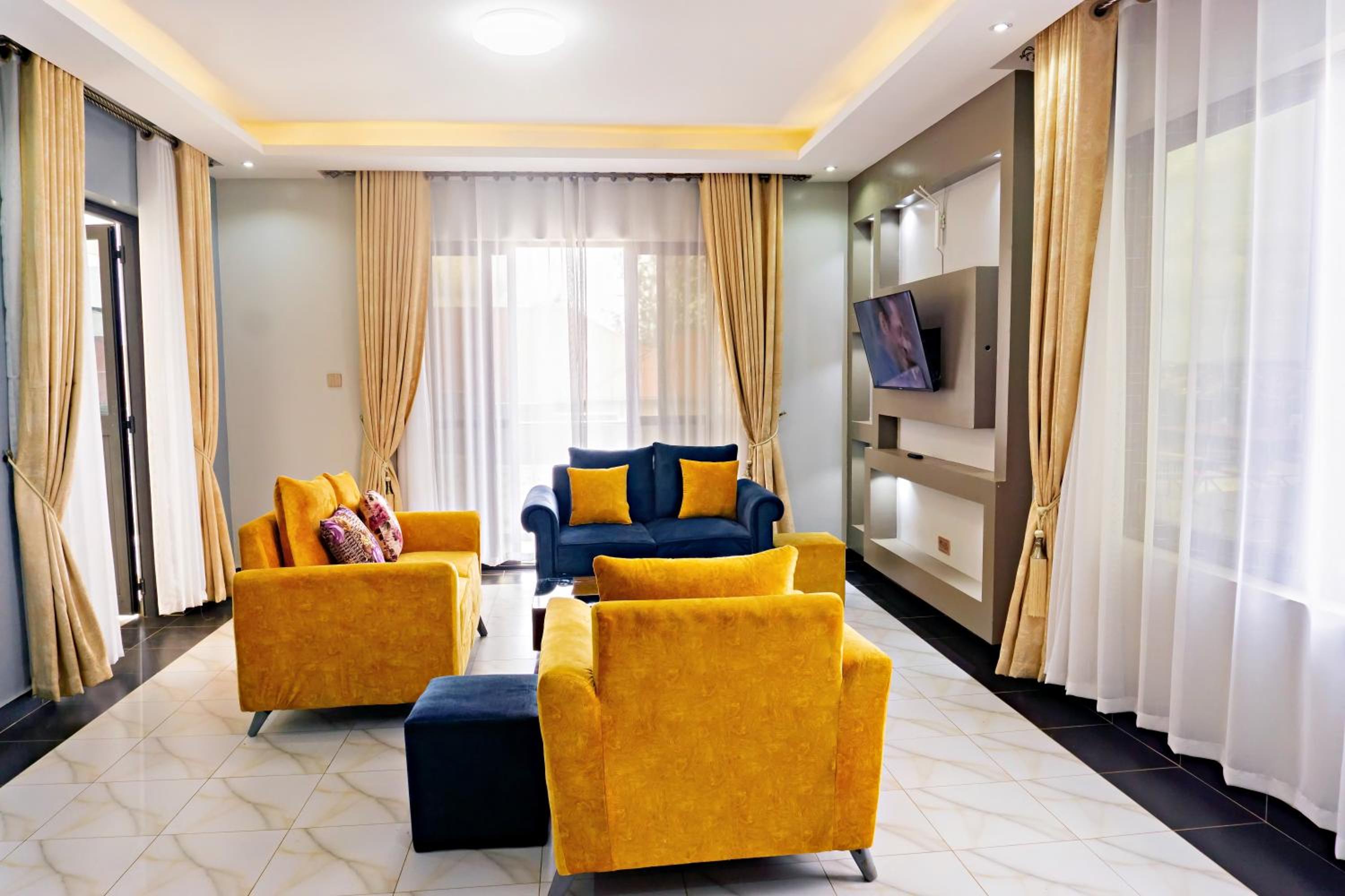 Crown Elegance Suites