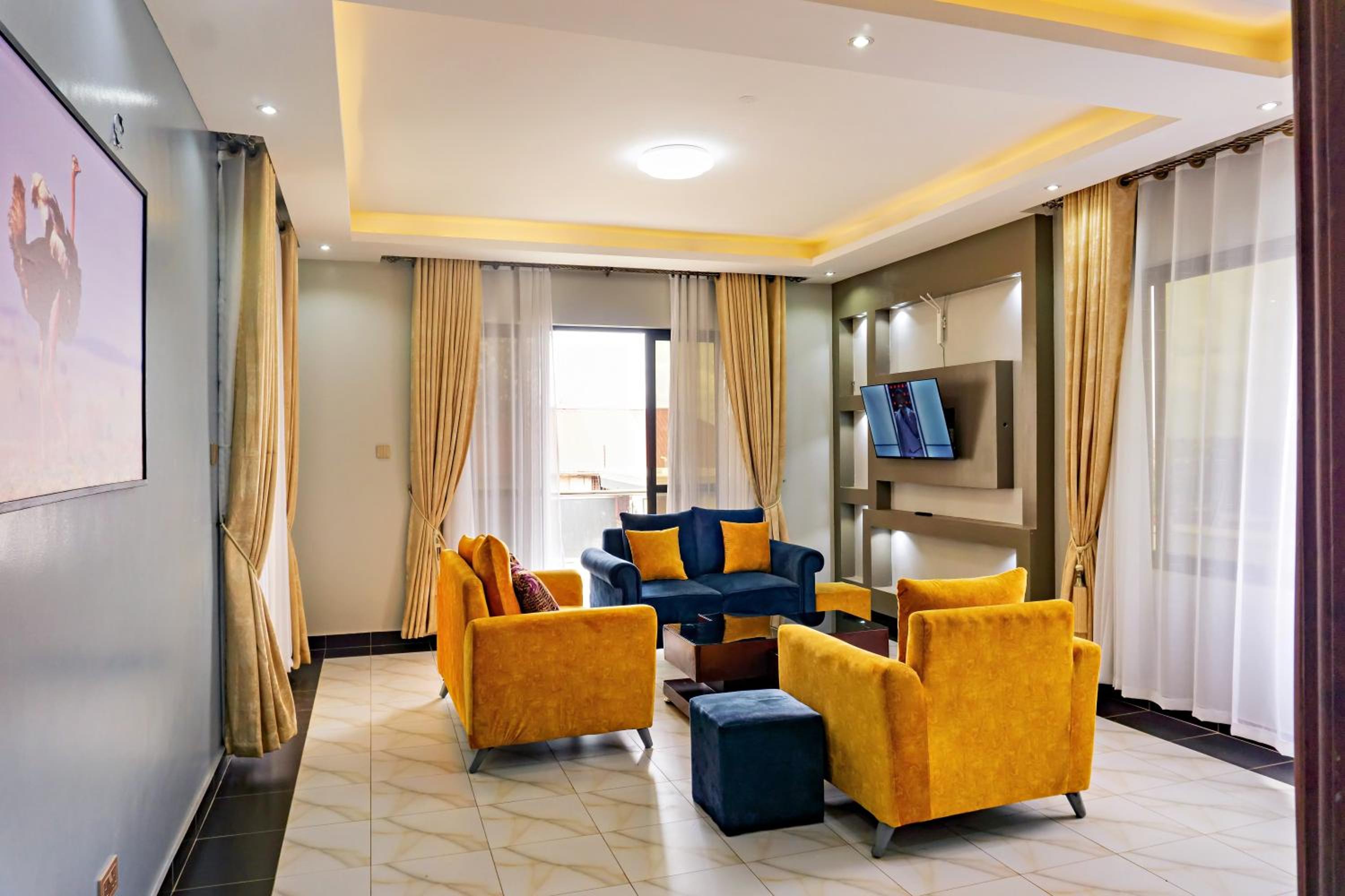 Crown Elegance Suites