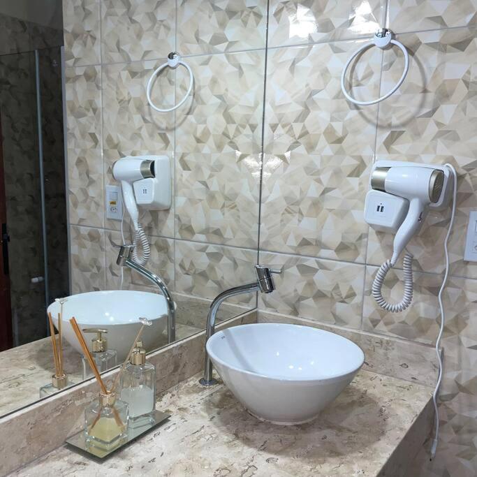 Flat confortável 3 pessoas c/ Piscina próx axé moi
