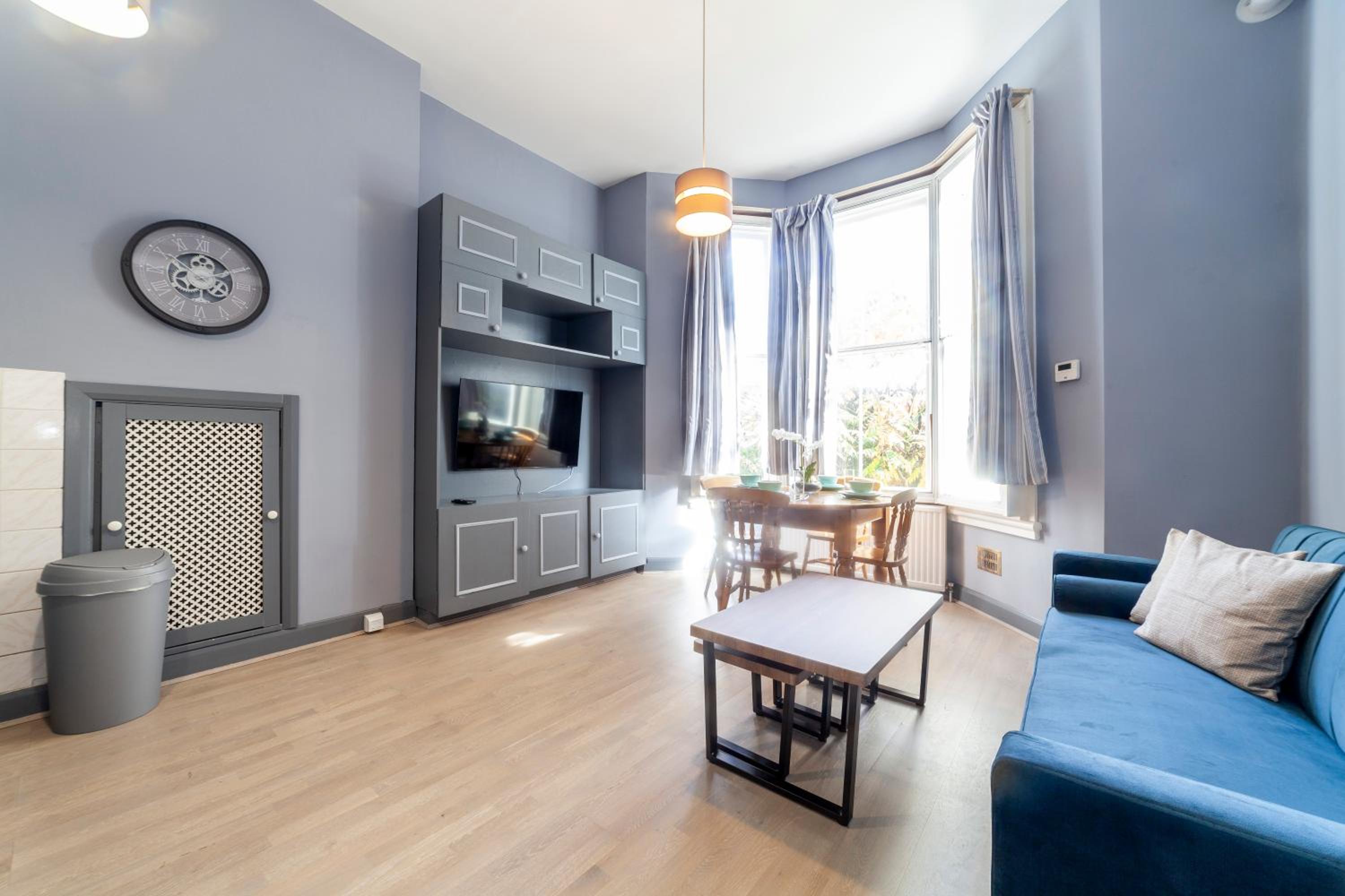 Couple's getaway 1BDR apt near Holland Park