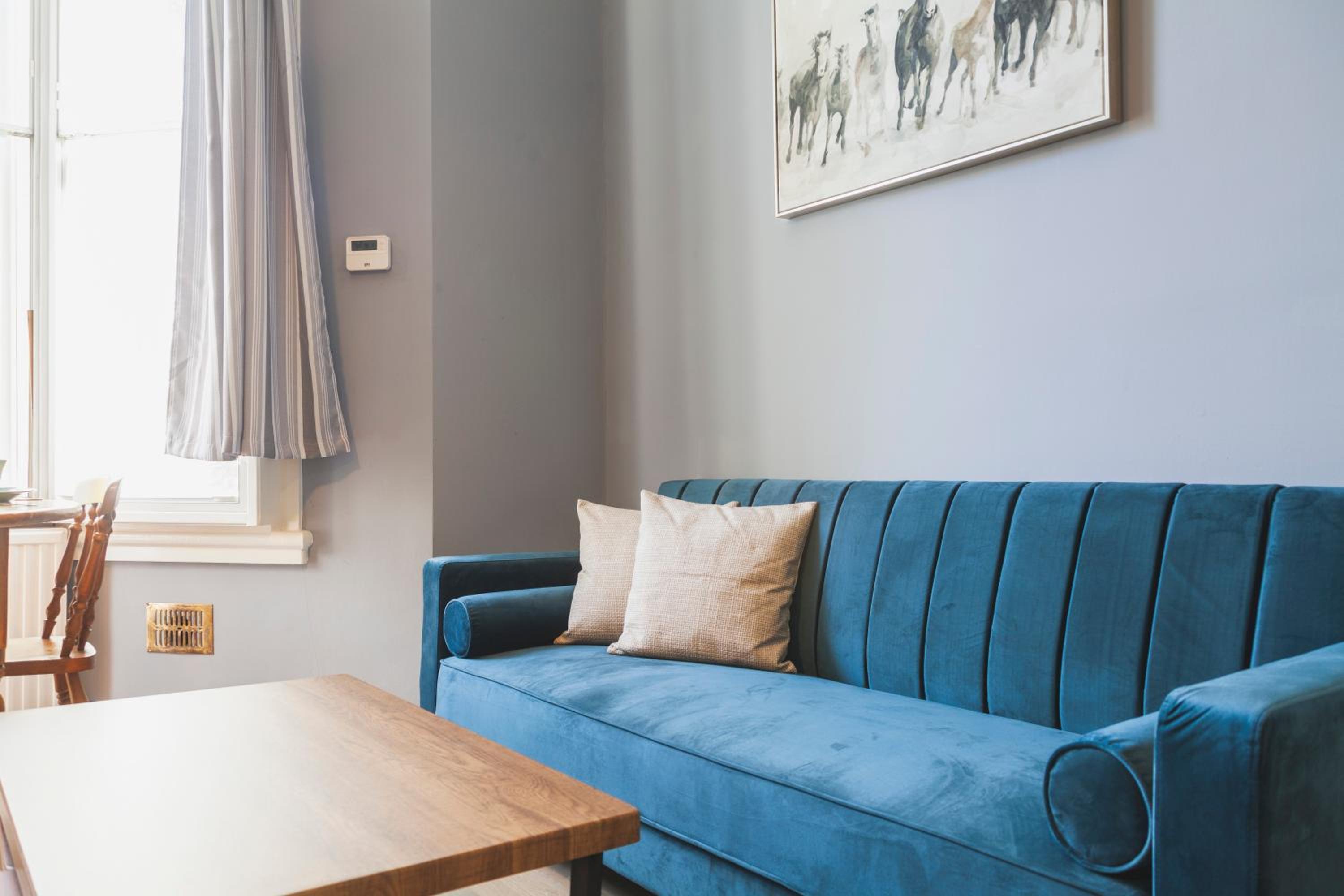 Couple's getaway 1BDR apt near Holland Park