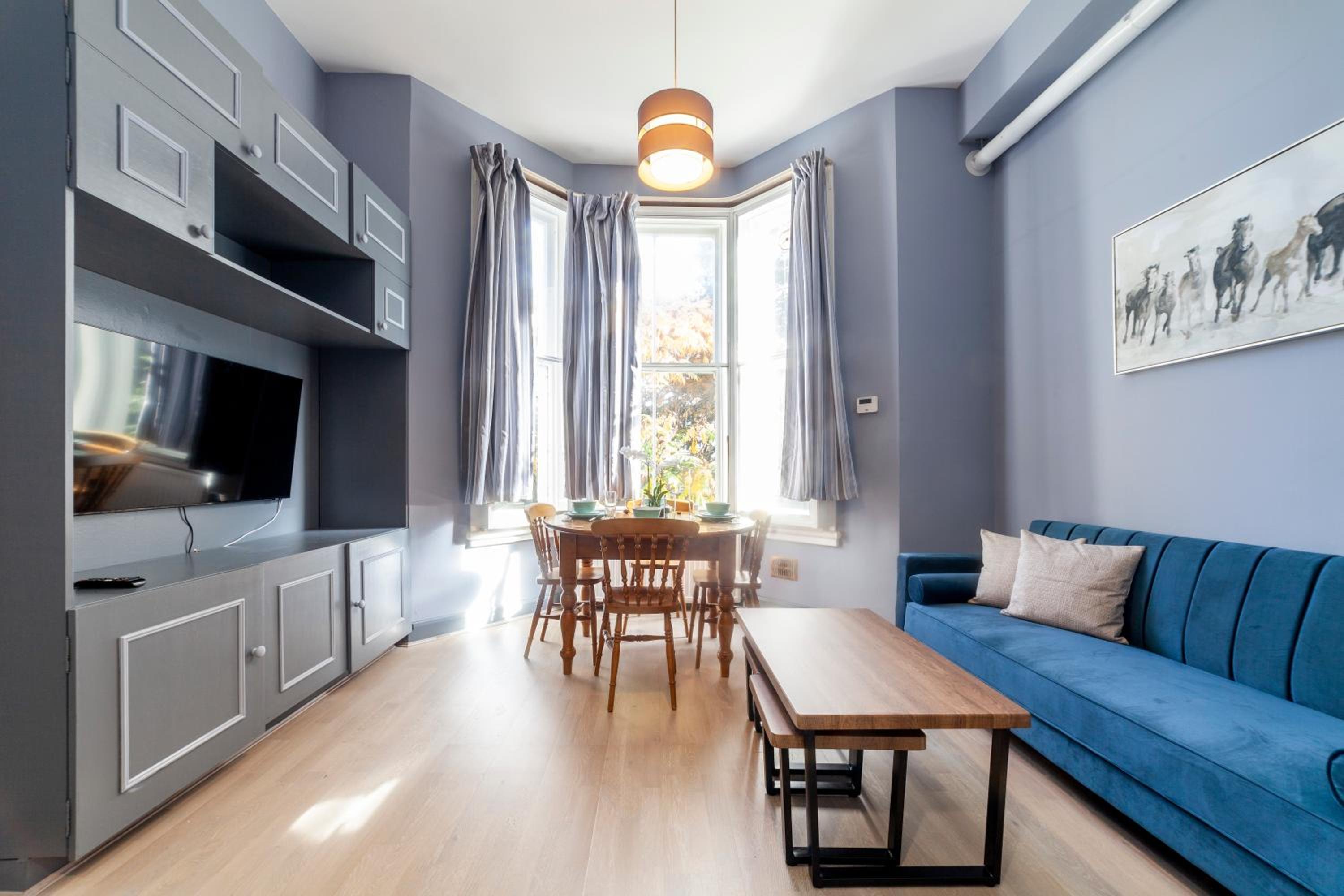Couple's getaway 1BDR apt near Holland Park