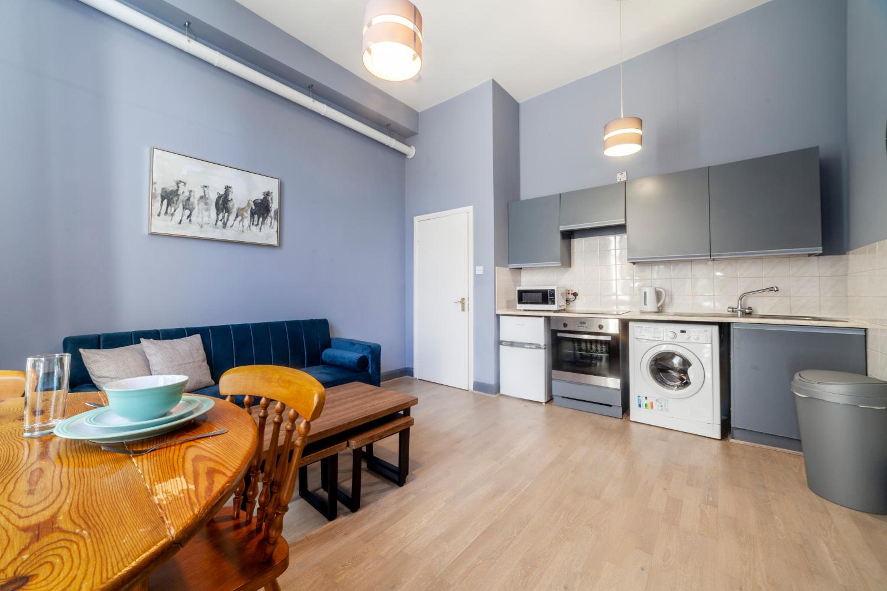 Couple's getaway 1BDR apt near Holland Park