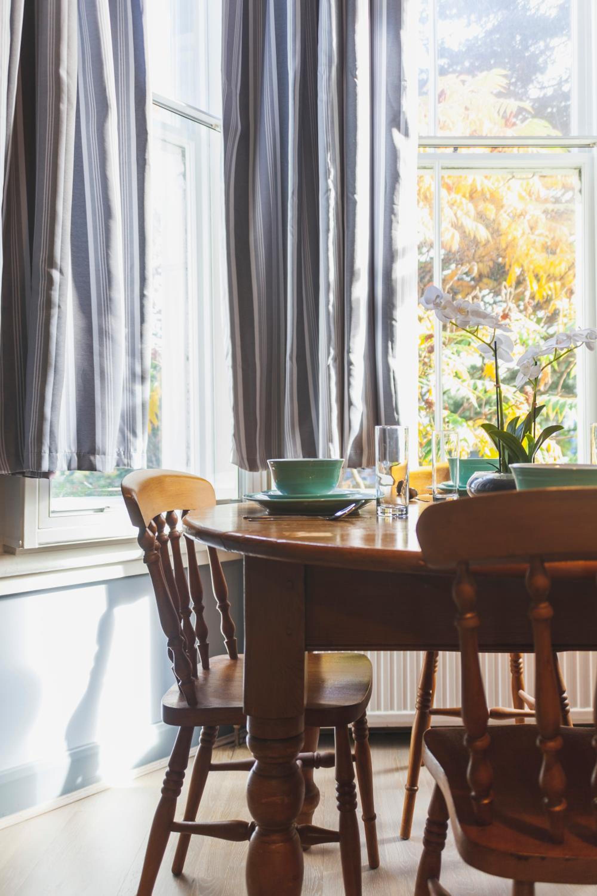 Couple's getaway 1BDR apt near Holland Park