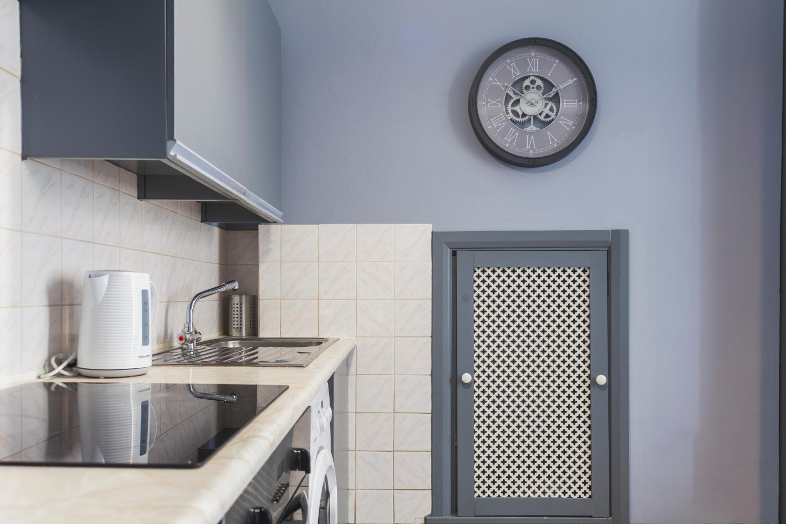 Couple's getaway 1BDR apt near Holland Park