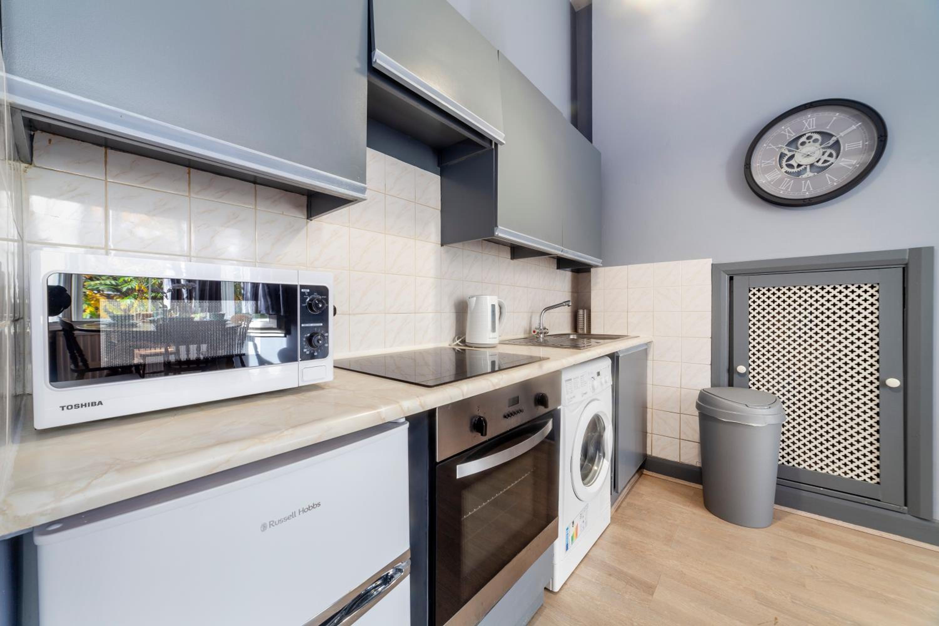 Couple's getaway 1BDR apt near Holland Park