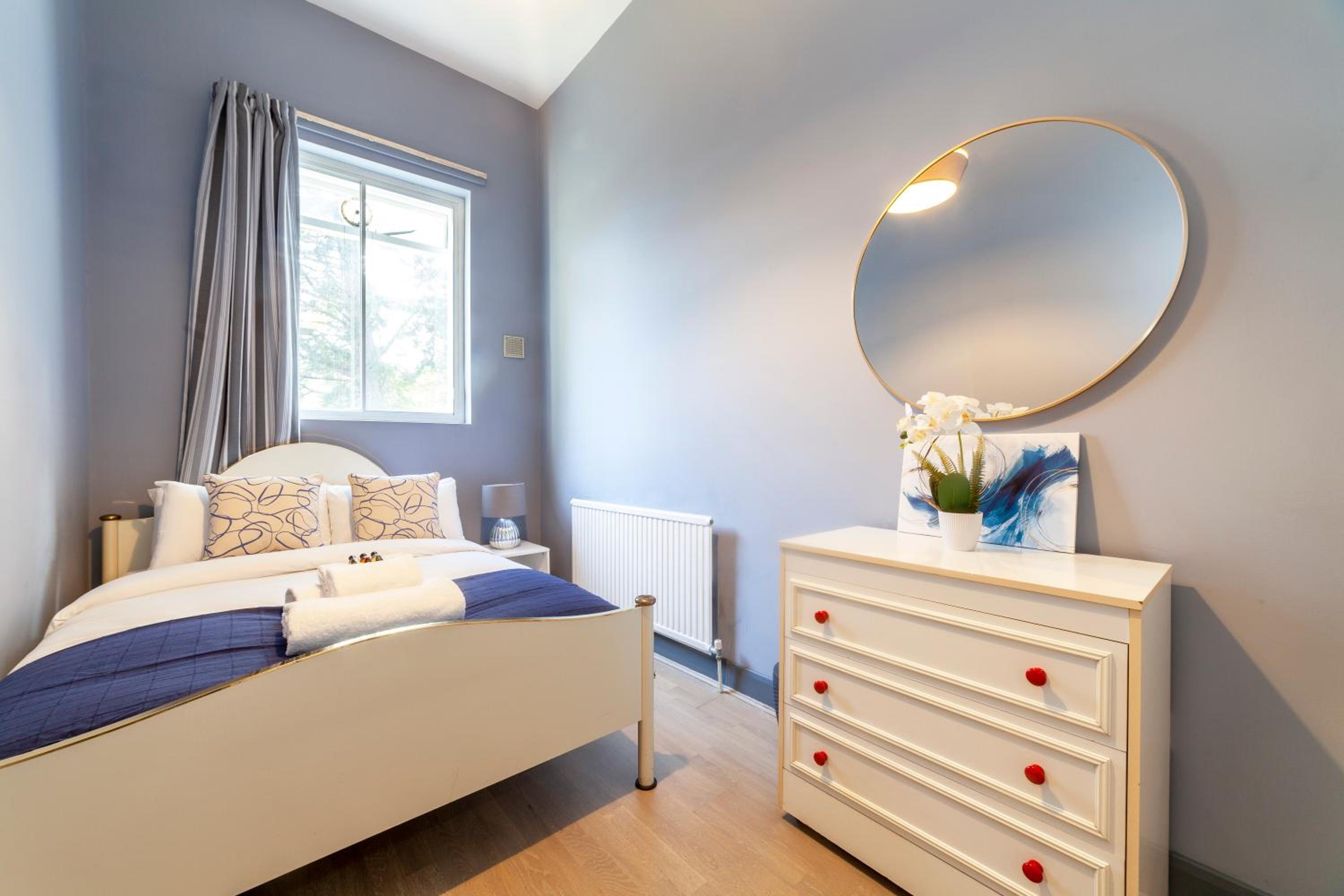 Couple's getaway 1BDR apt near Holland Park