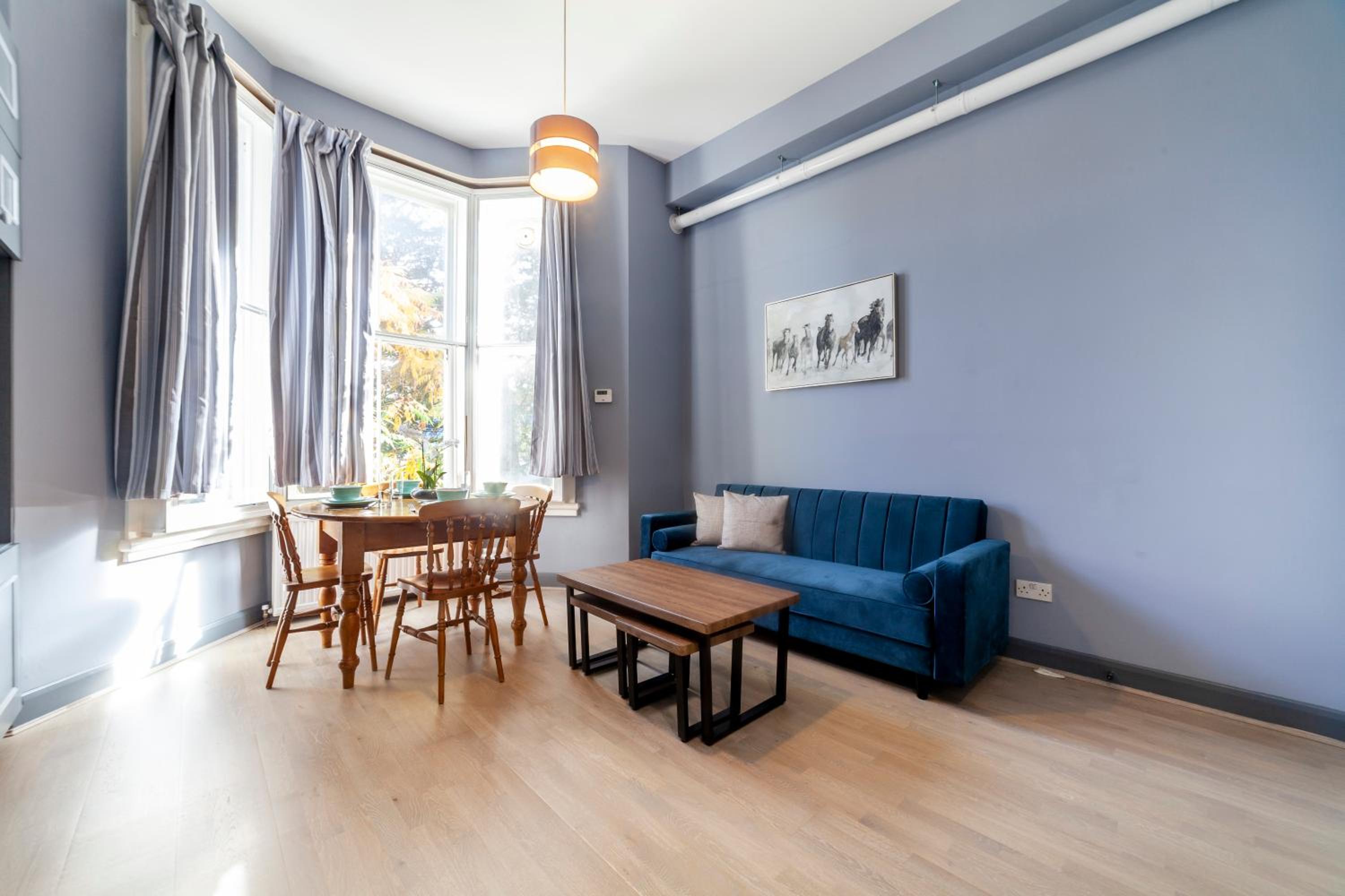Couple's getaway 1BDR apt near Holland Park