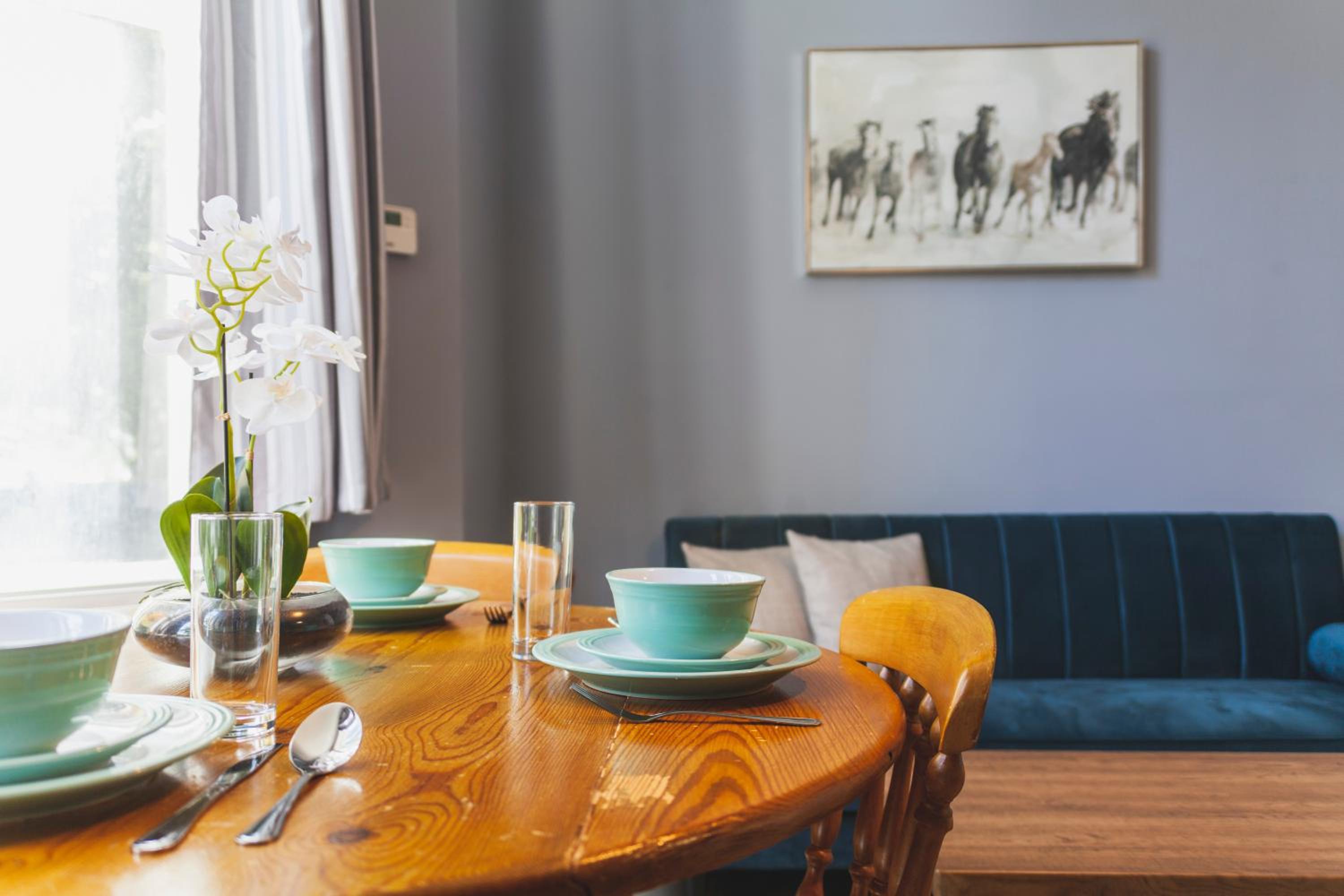 Couple's getaway 1BDR apt near Holland Park