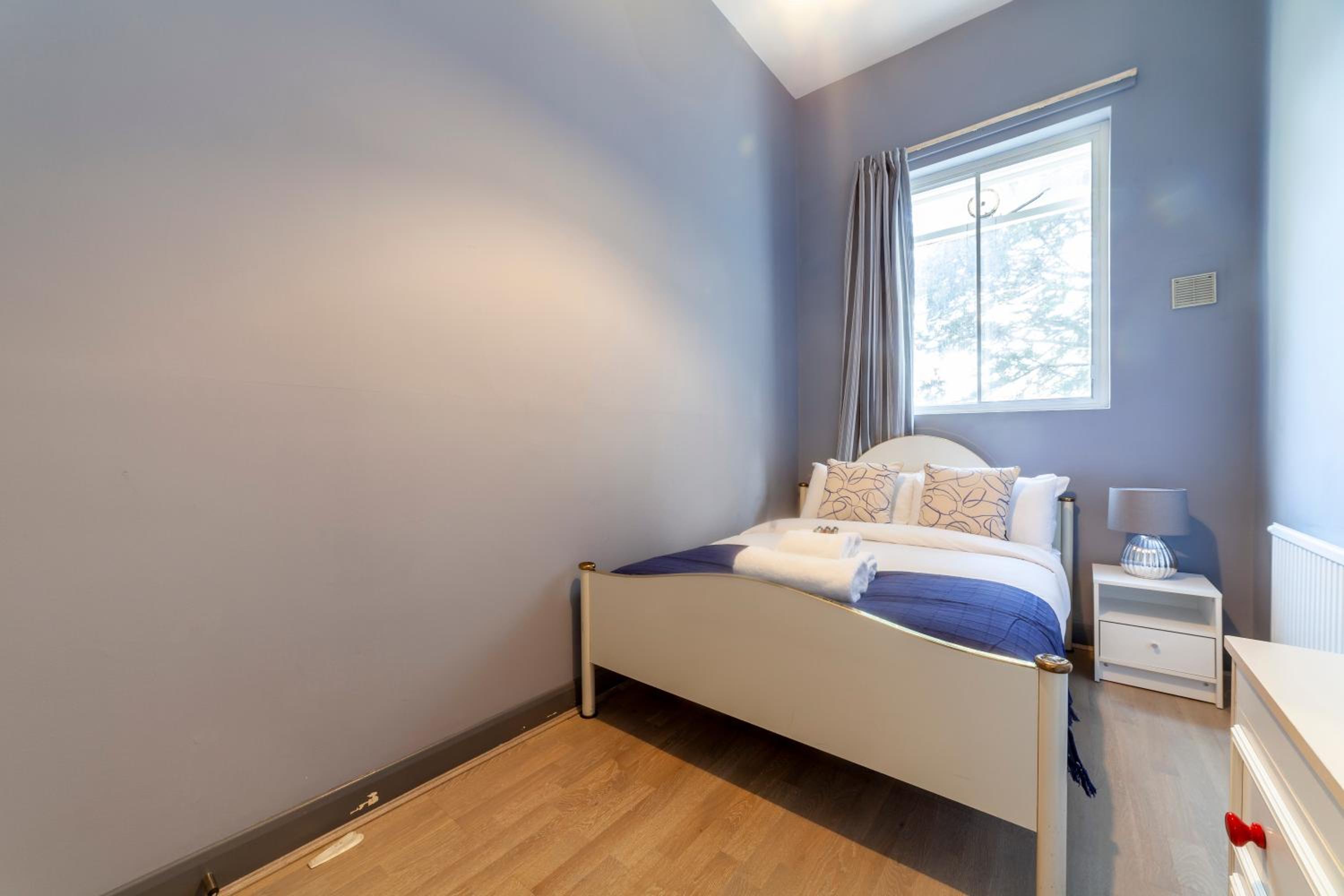 Couple's getaway 1BDR apt near Holland Park