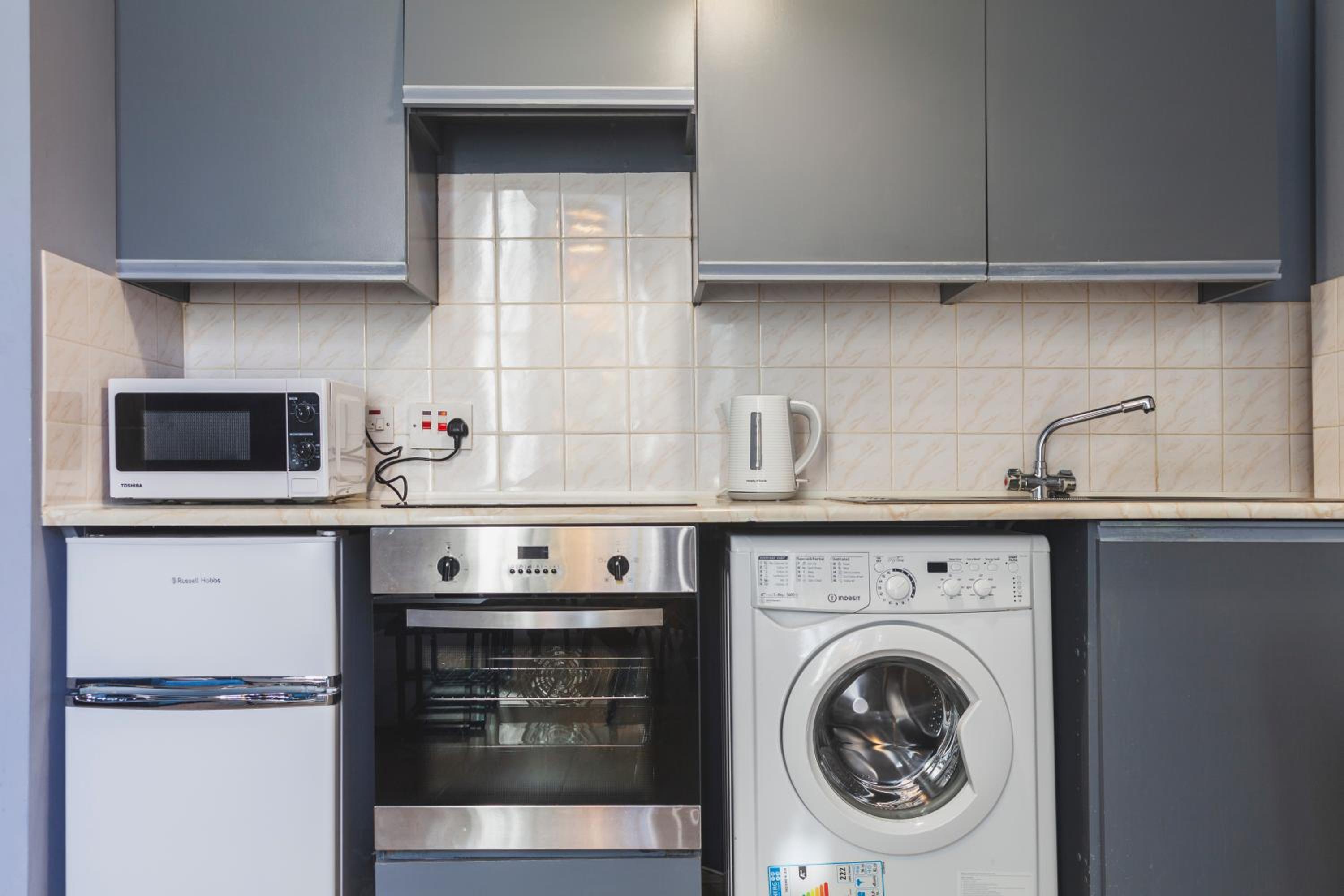 Couple's getaway 1BDR apt near Holland Park