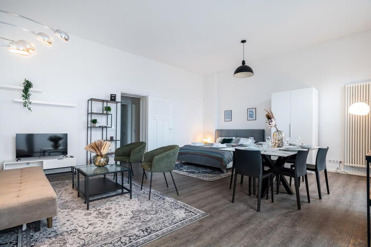 Homely Berlin - Spacious, Modern, S-Bahn Nearby , Groups & Families