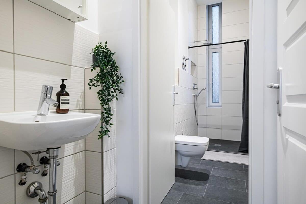 Homely Berlin - Spacious, Modern, S-Bahn Nearby , Groups & Families