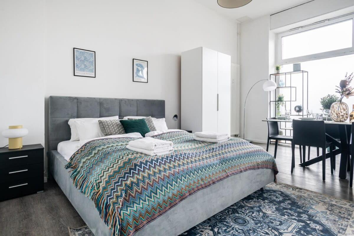 Homely Berlin - Spacious, Modern, S-Bahn Nearby , Groups & Families