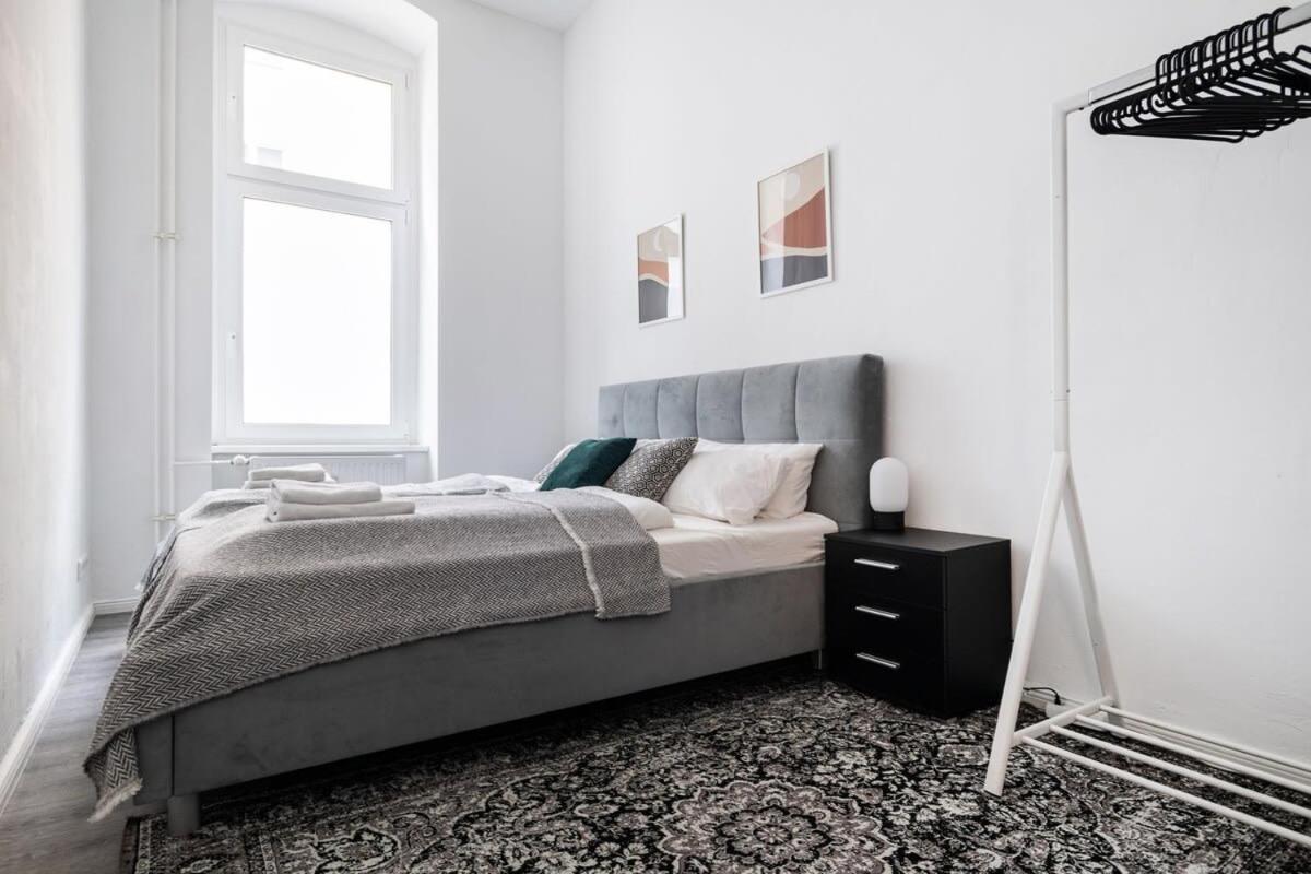 Homely Berlin - Spacious, Modern, S-Bahn Nearby , Groups & Families