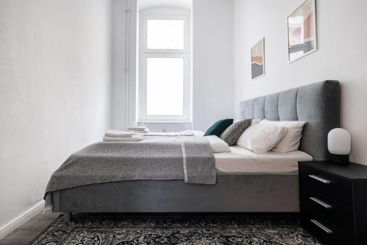 Homely Berlin - Spacious, Modern, S-Bahn Nearby , Groups & Families