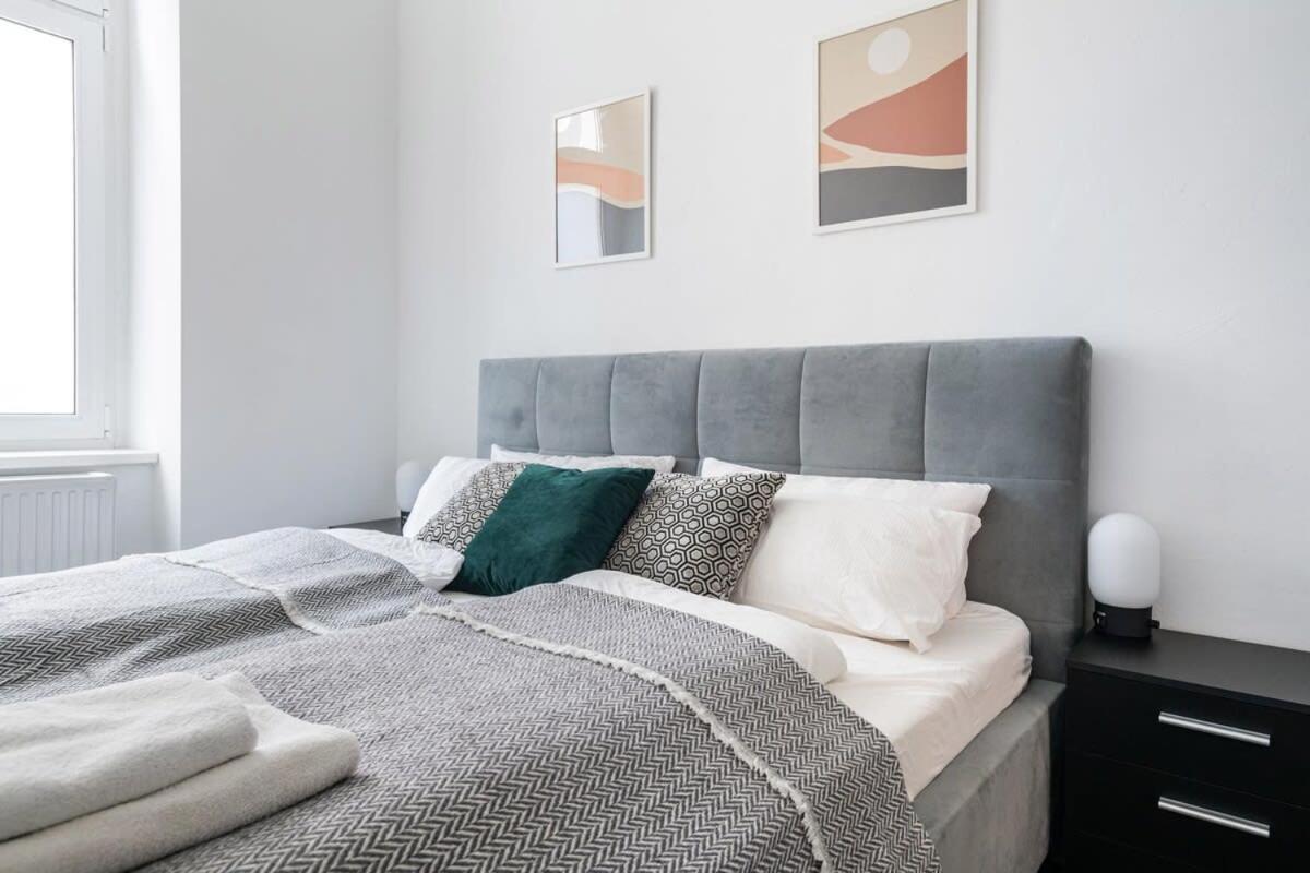 Homely Berlin - Spacious, Modern, S-Bahn Nearby , Groups & Families