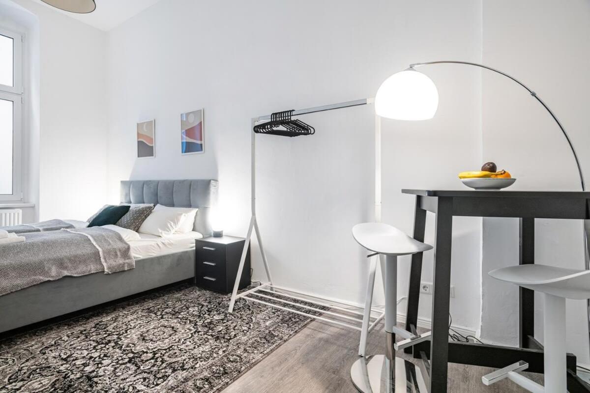 Homely Berlin - Spacious, Modern, S-Bahn Nearby , Groups & Families