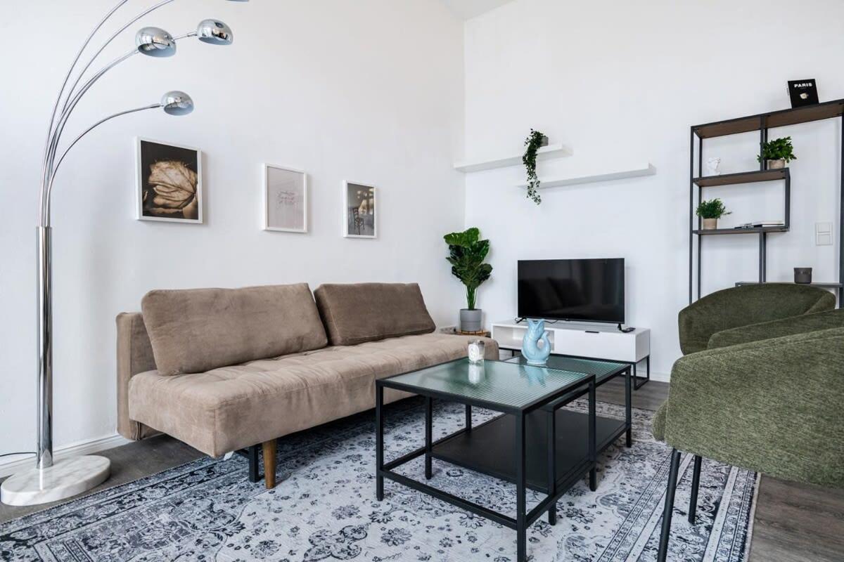 Homely Berlin - Spacious, Modern, S-Bahn Nearby , Groups & Families