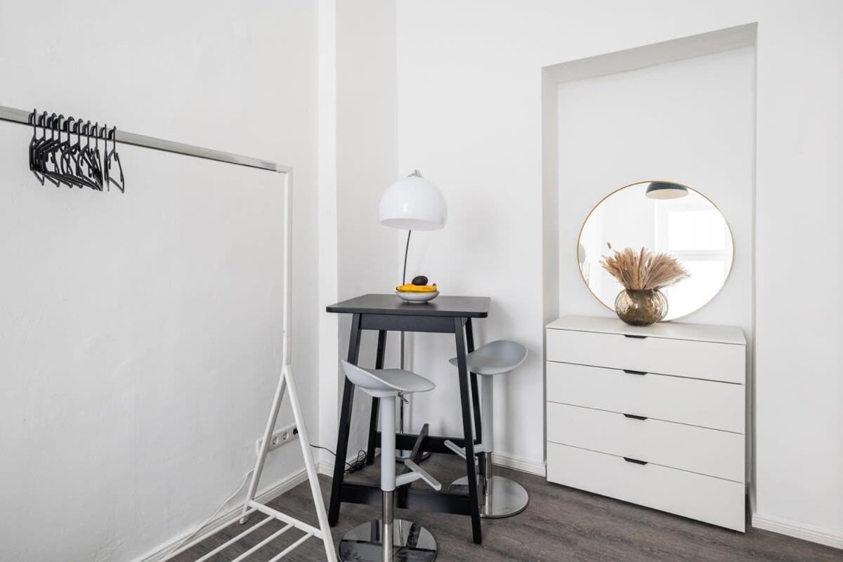 Homely Berlin - Spacious, Modern, S-Bahn Nearby , Groups & Families