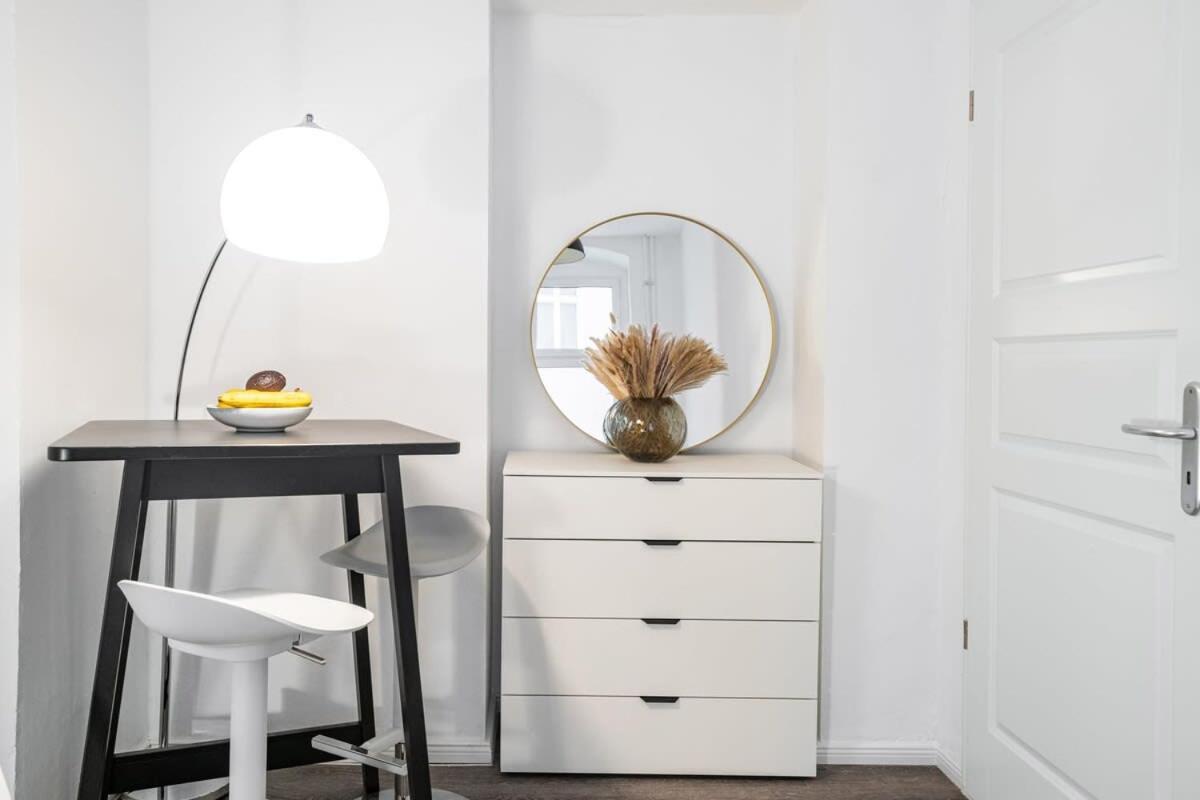 Homely Berlin - Spacious, Modern, S-Bahn Nearby , Groups & Families