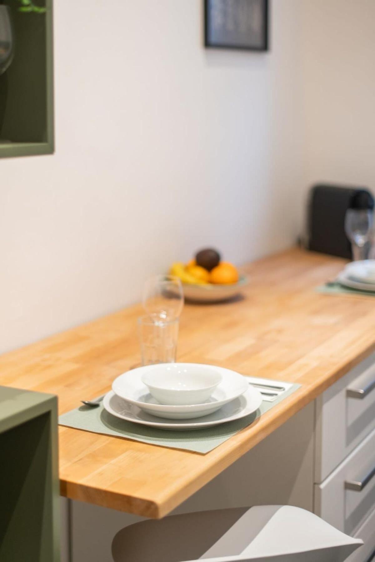 Homely Berlin - Spacious, Modern, S-Bahn Nearby , Groups & Families