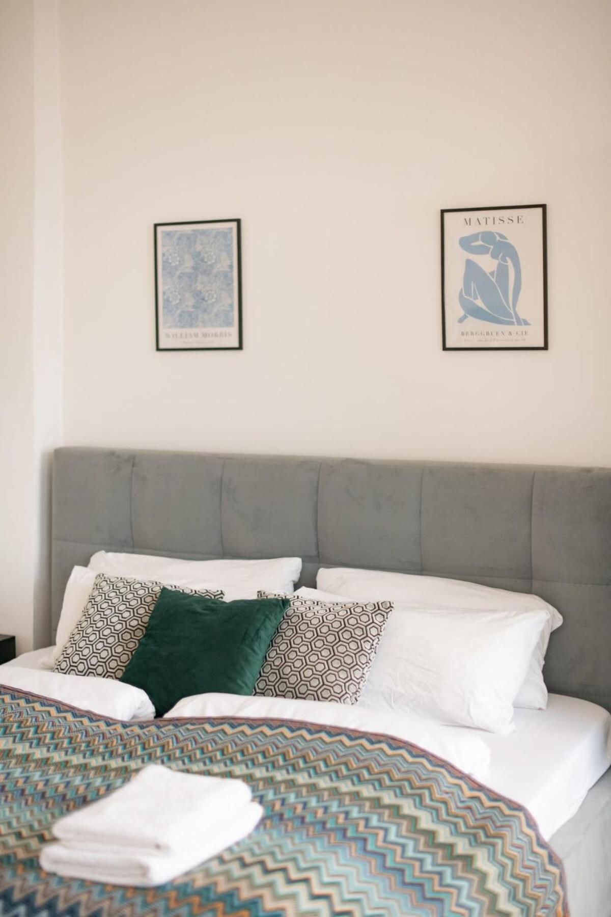 Homely Berlin - Spacious, Modern, S-Bahn Nearby , Groups & Families