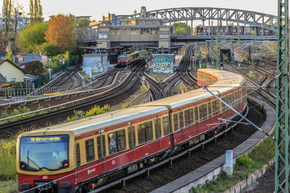 Homely Berlin - Spacious, Modern, S-Bahn Nearby , Groups & Families