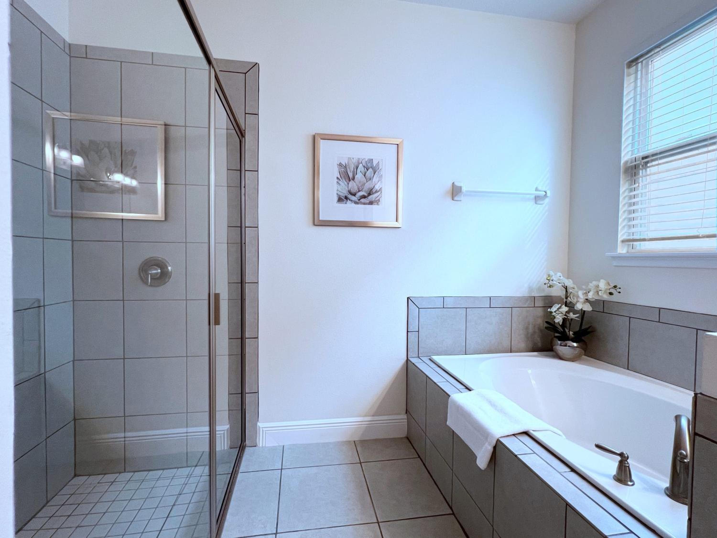 Gorgeous 9 Bed Pool Home with Game Room-7504MA