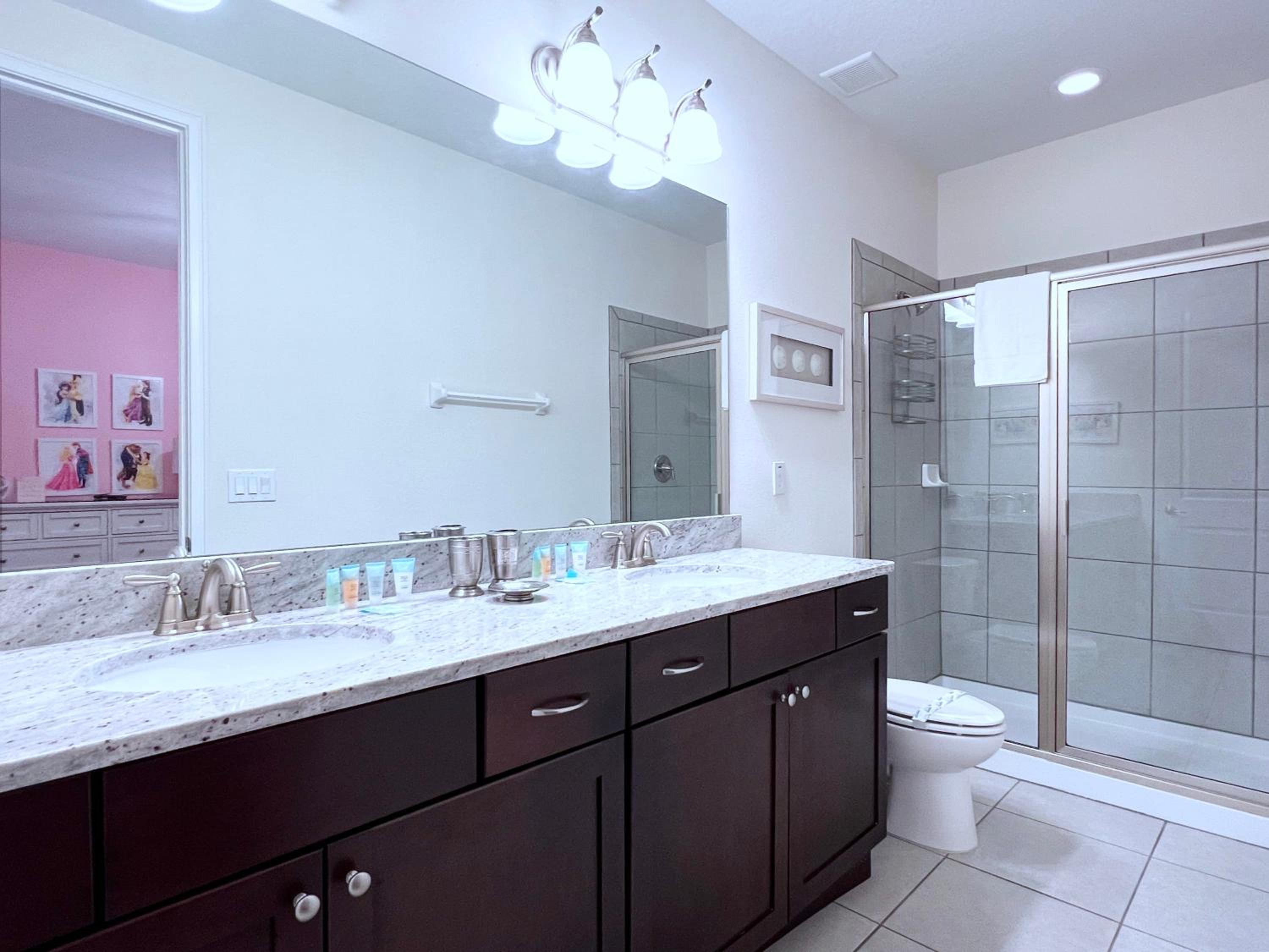 Gorgeous 9 Bed Pool Home with Game Room-7504MA