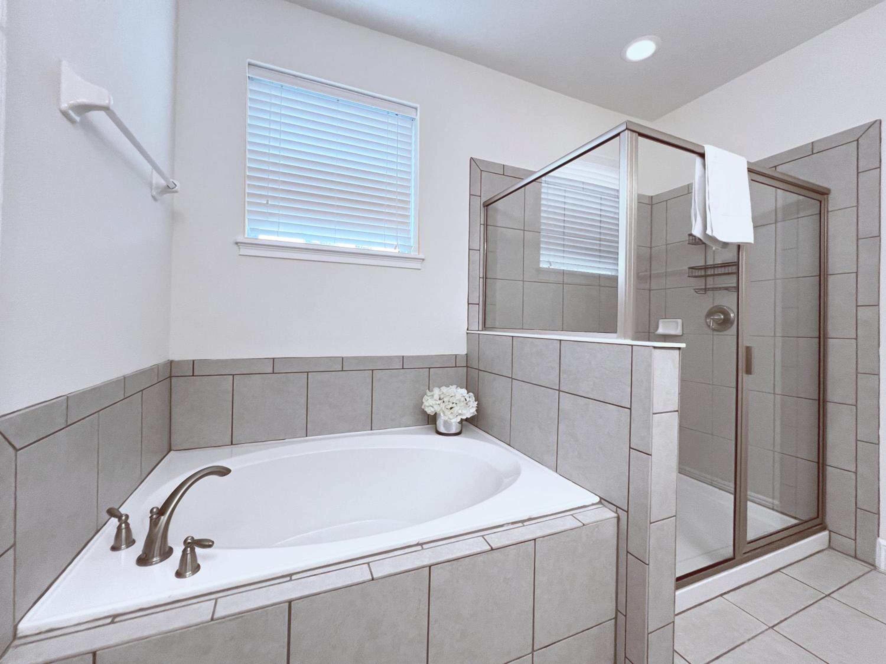 Gorgeous 9 Bed Pool Home with Game Room-7504MA