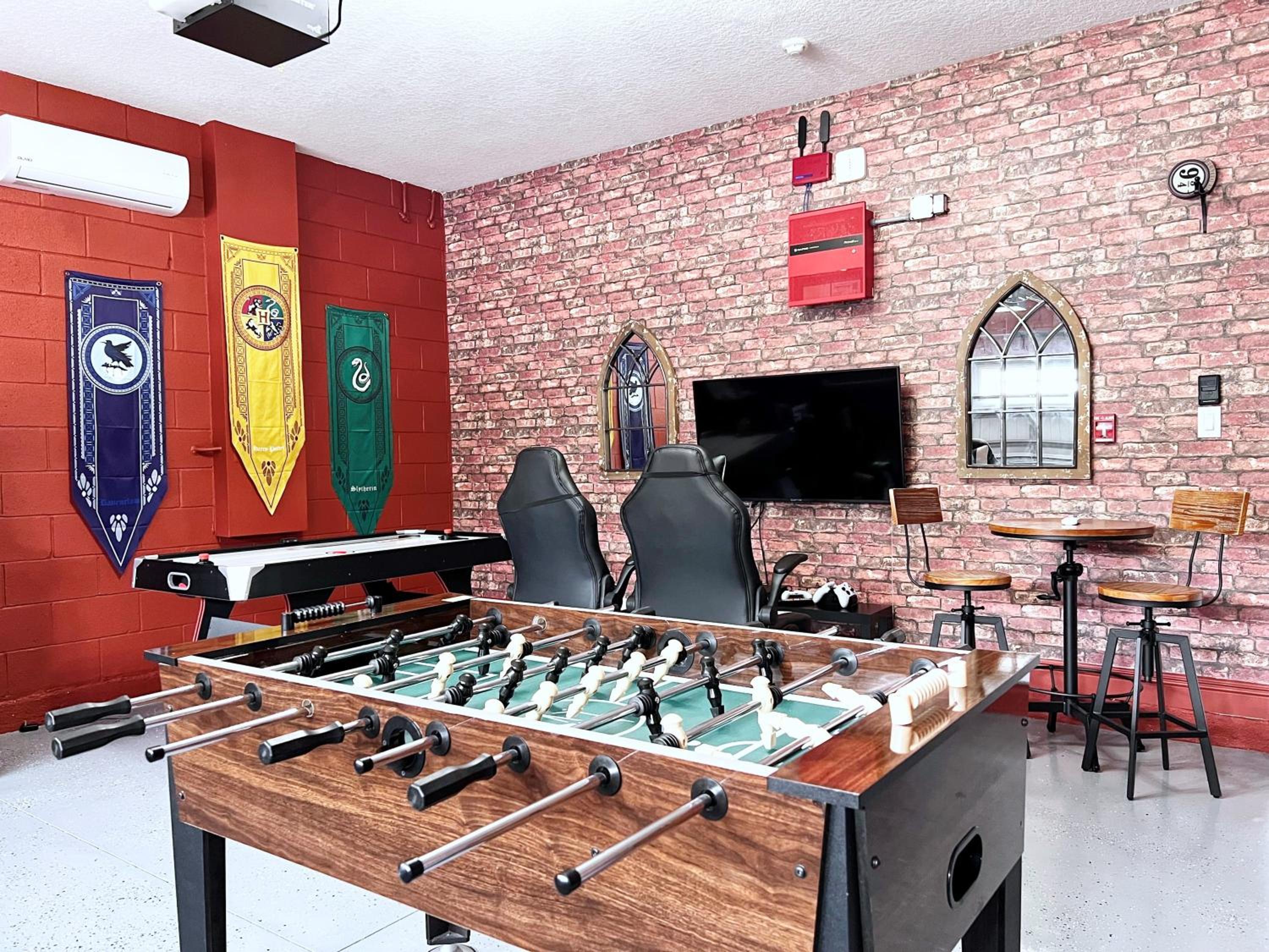 Gorgeous 9 Bed Pool Home with Game Room-7504MA