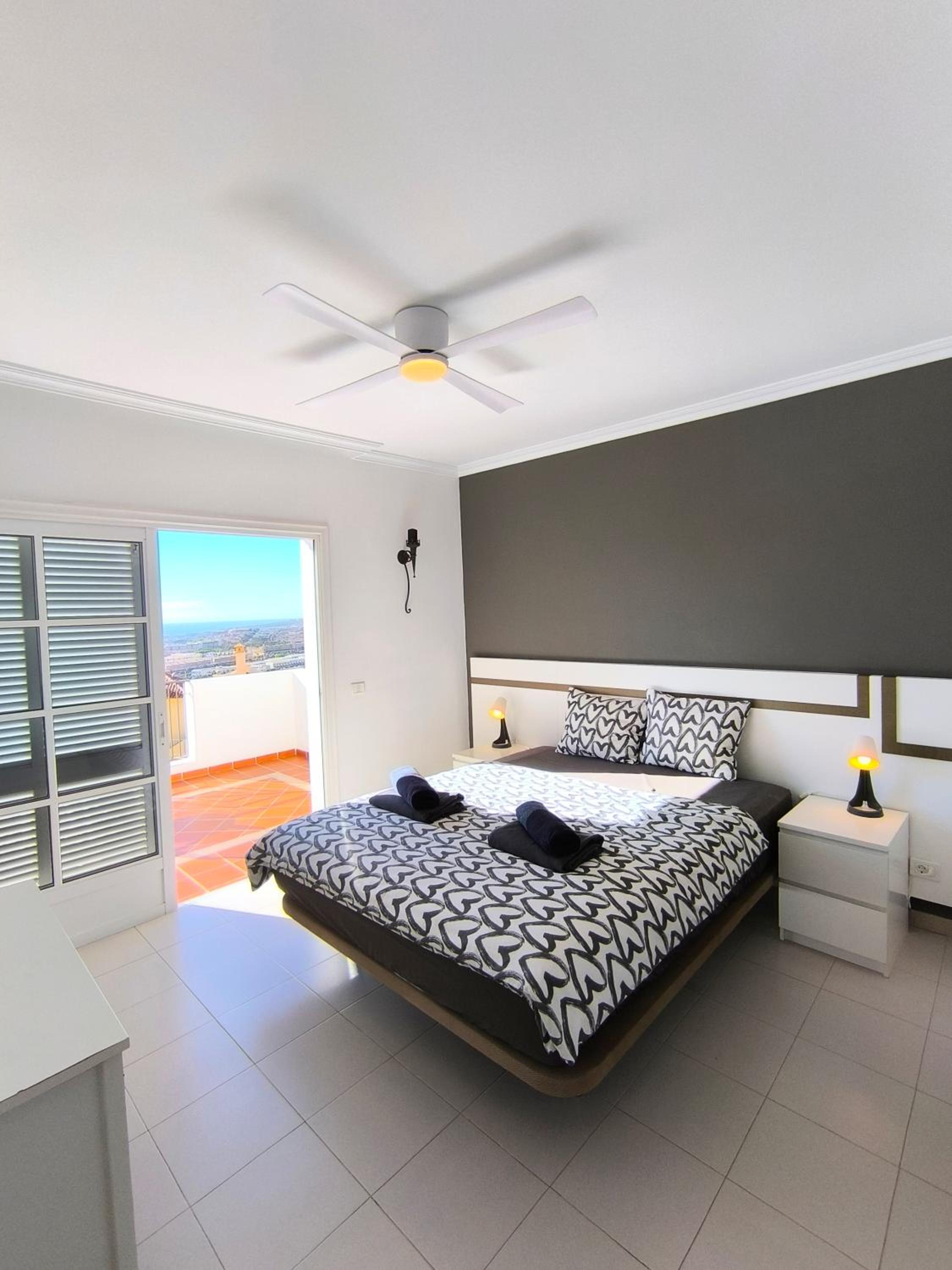BEAUTIFUL VILLA - 4 bedrooms, heated pool, 2 priv car park places, fibre net, PS5, tv channels view 2