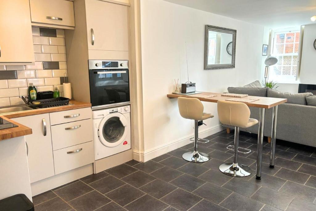 Harbour Haven - Central 1-Bedroom, Cosy Apartment in Weymouth