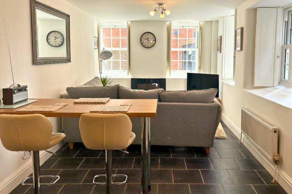 Harbour Haven - Central 1-Bedroom, Cosy Apartment in Weymouth