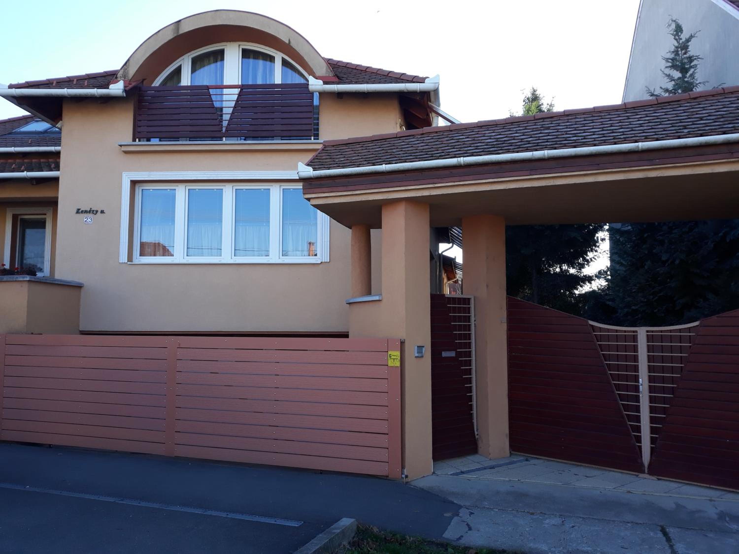 Kenézy Lux Apartman Vendégház