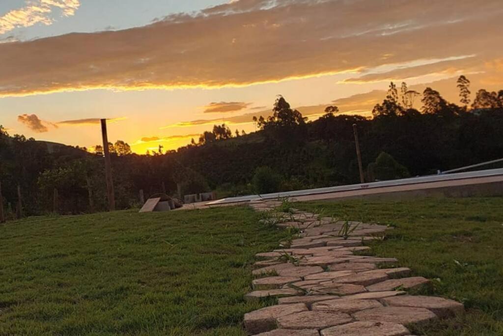 Sítio Âmbar - Piscina, Wi-fi e lago de pesca !
