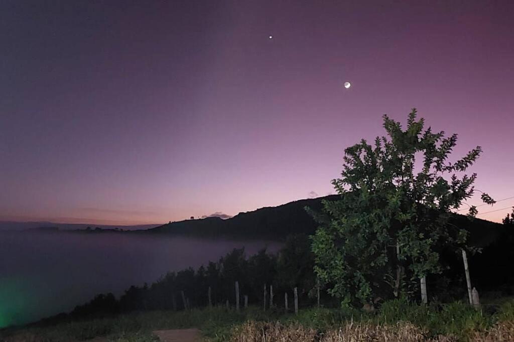 Sítio Âmbar - Piscina, Wi-fi e lago de pesca !