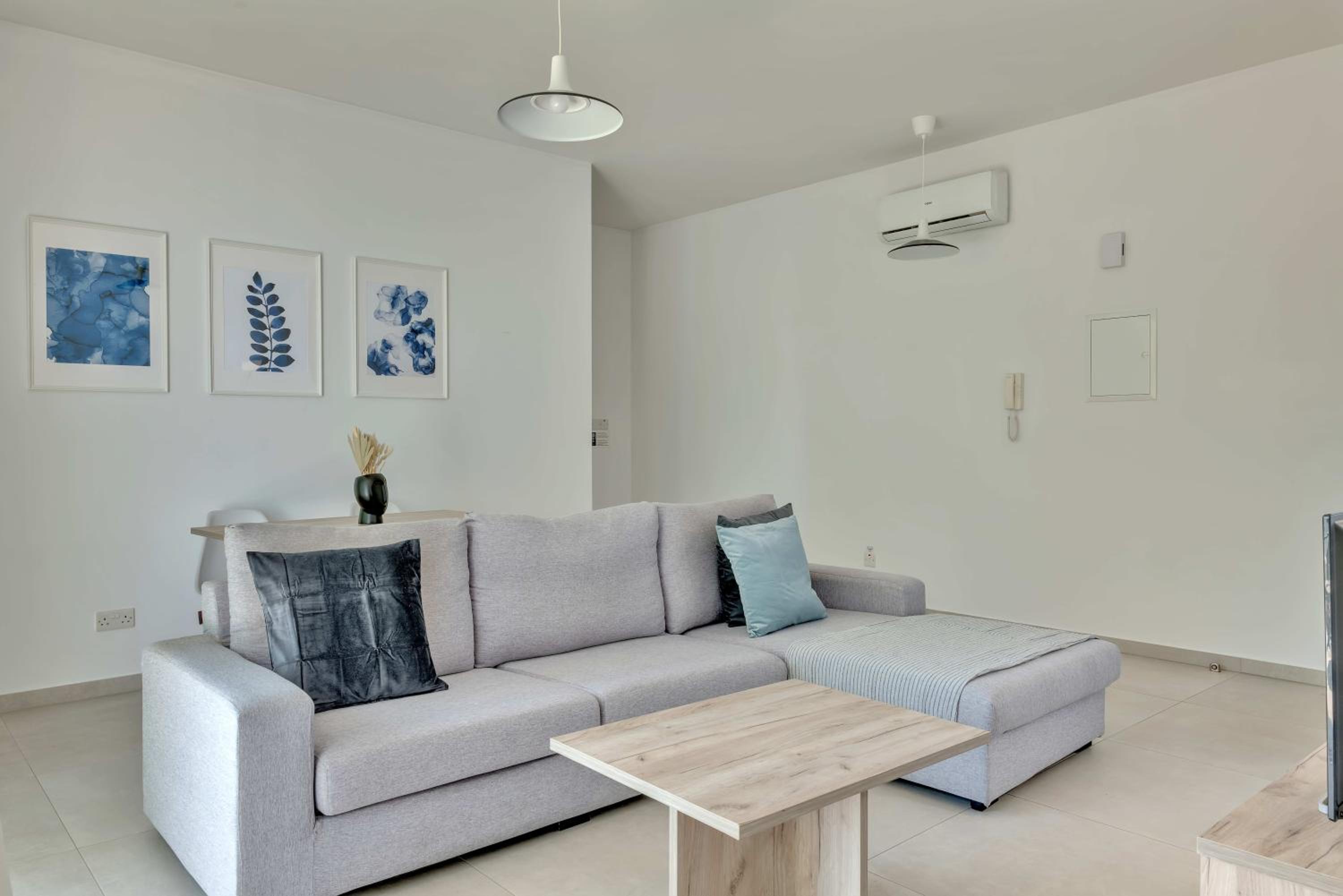 Phaedrus Living: City Center Residences Emerald