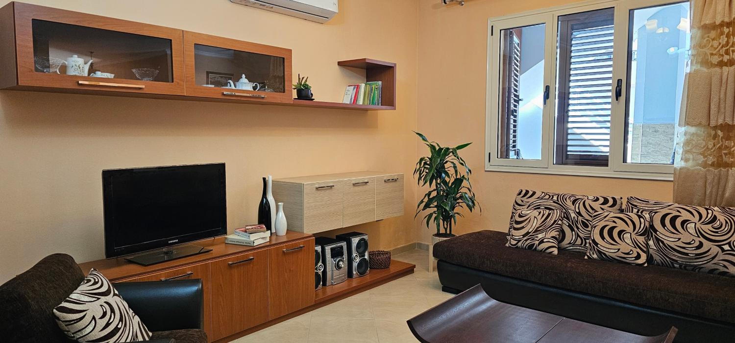 Klara's 3 BDR Self-Checkin Lungomare Apartment