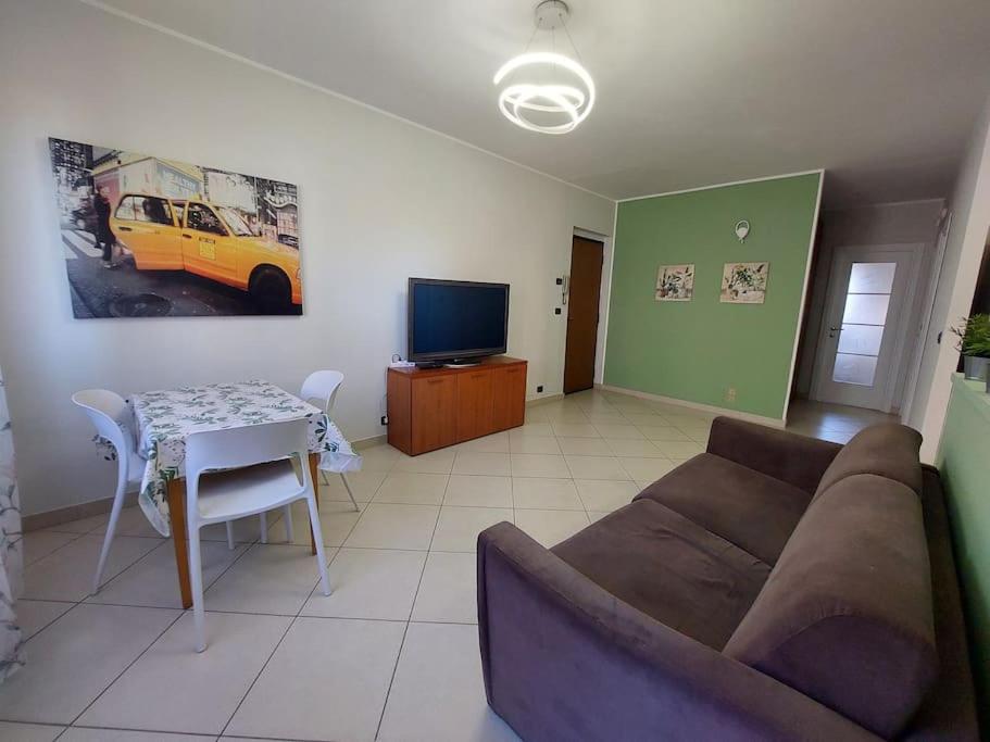 Gru House Family view 5