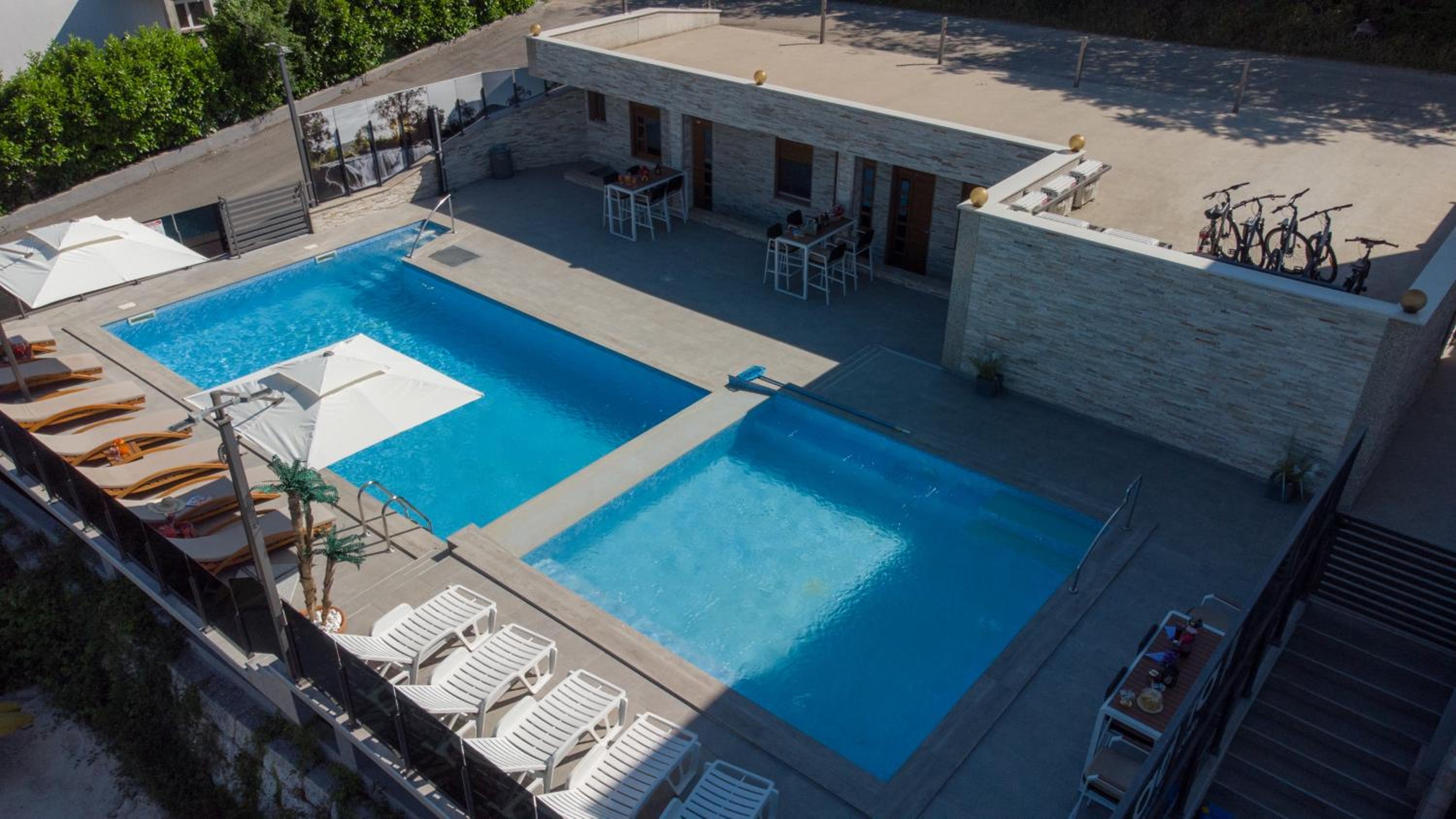 Luxury Apartment & Rooms
