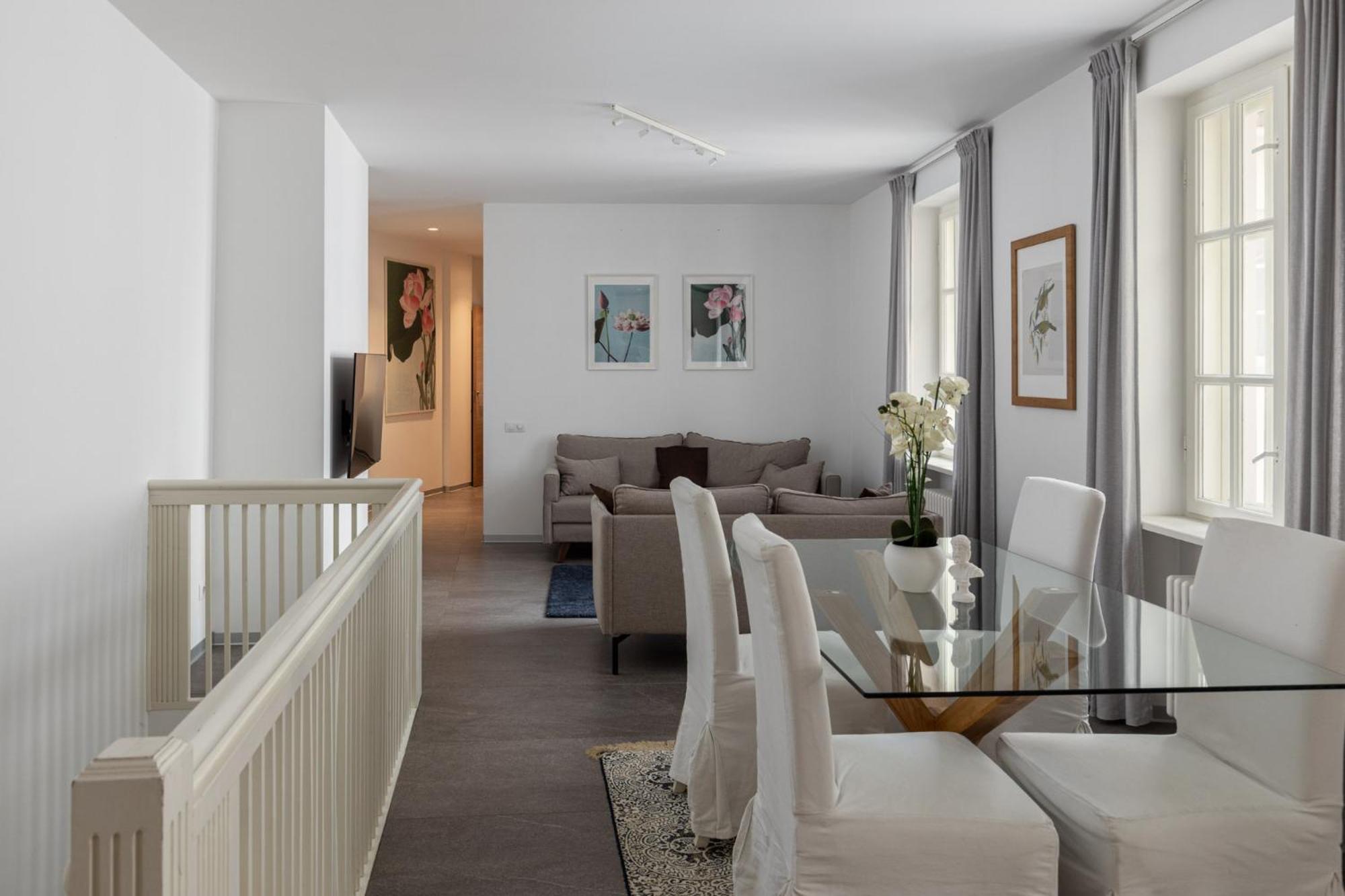 S6 Old Town Apartments