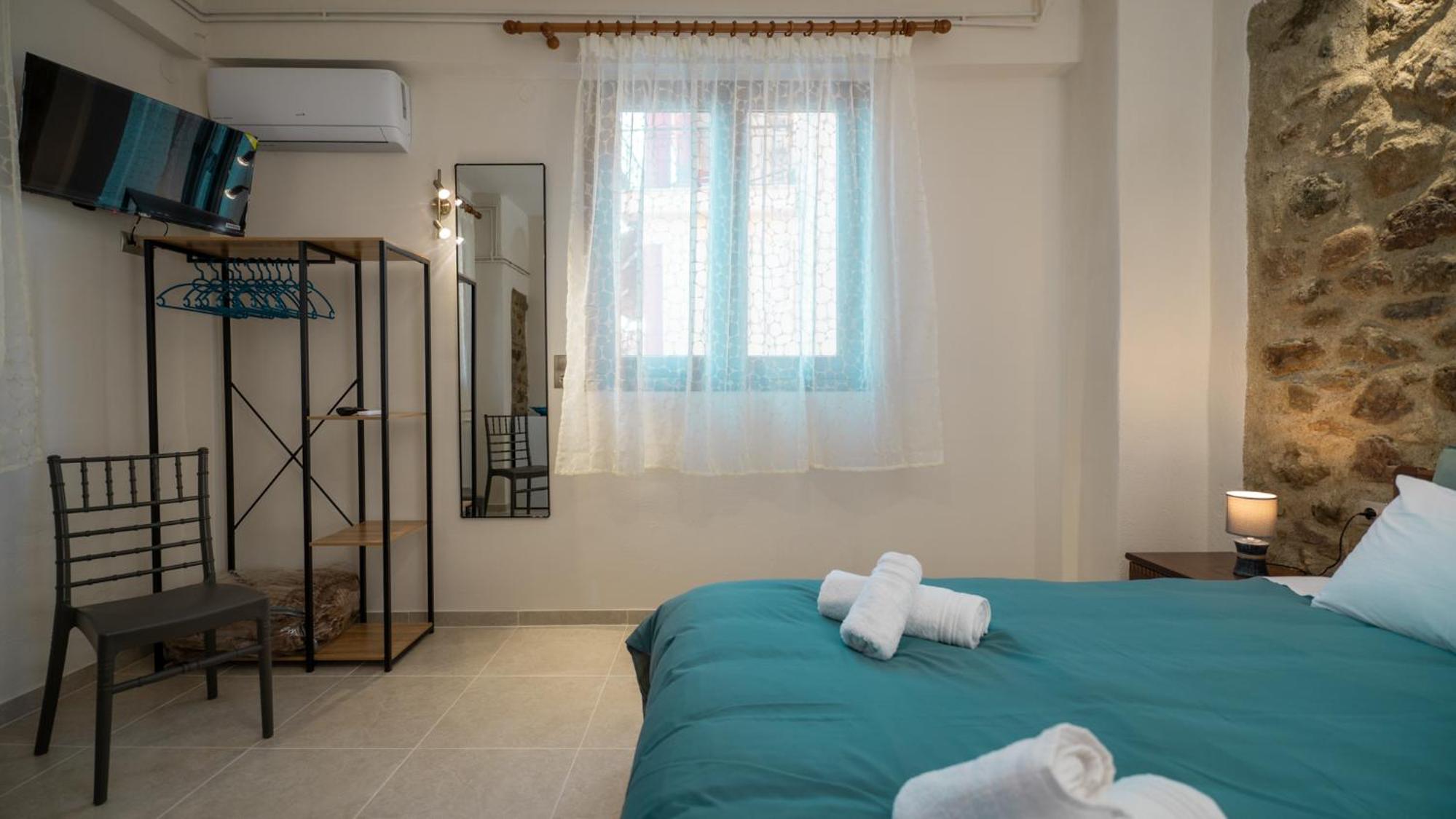 Akratos House