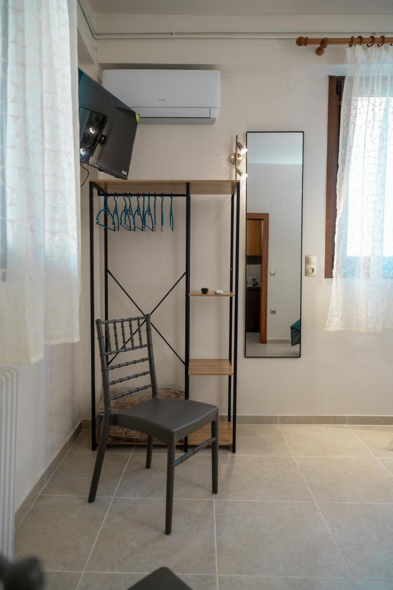 Akratos House