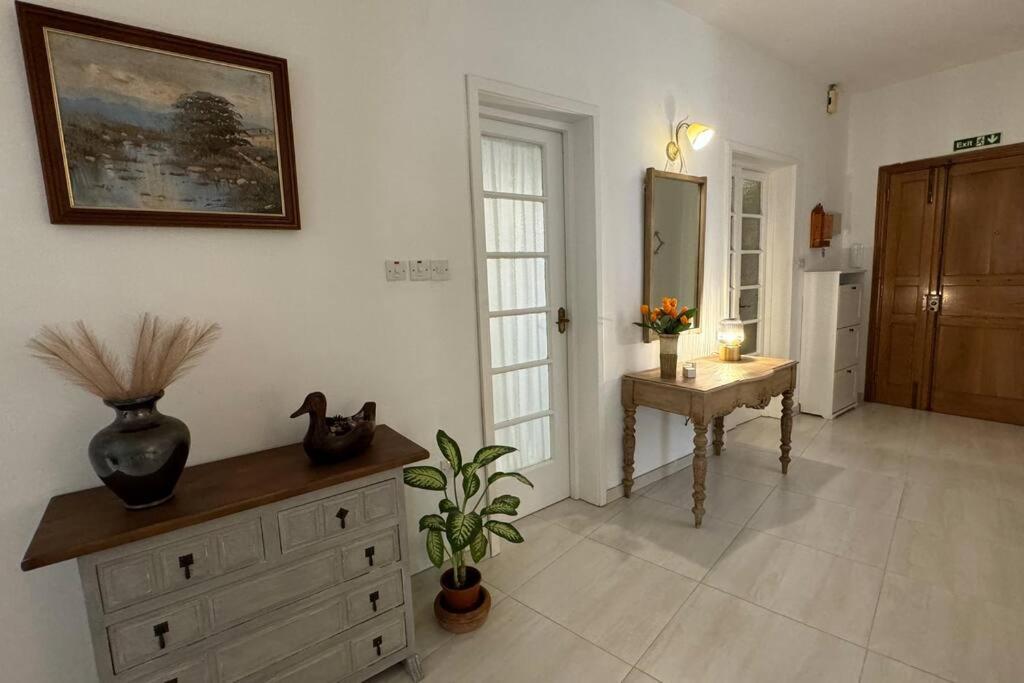 Modern Seaview-2 min from Beach view 3