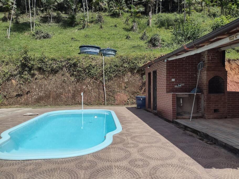 Contemplar a natureza, ouvir os pássaros, relaxar.