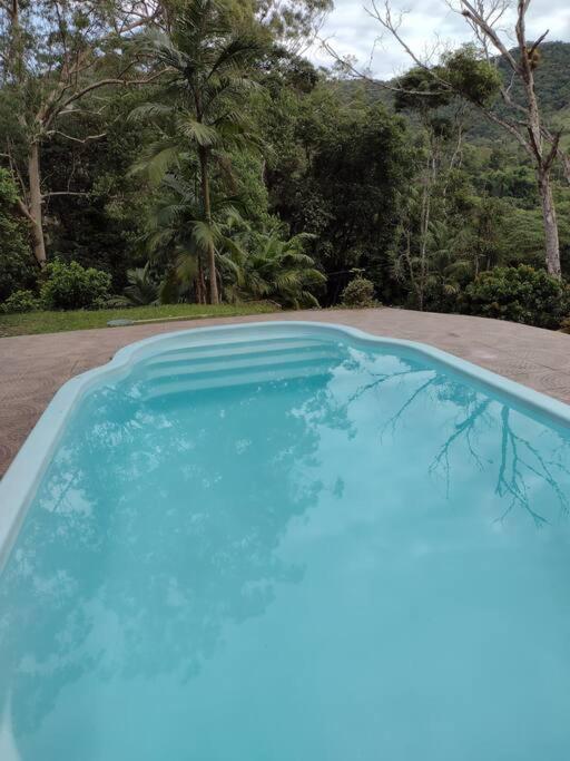 Contemplar a natureza, ouvir os pássaros, relaxar.