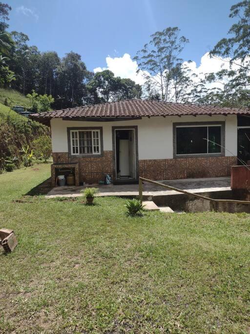 Contemplar a natureza, ouvir os pássaros, relaxar.
